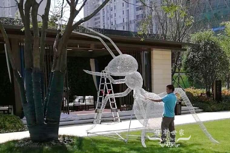不鏽鋼镂空(kōng)螞蟻雕塑 應用(yòng)效果展示